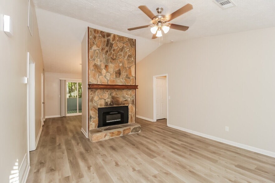 Building Photo - 3263 Mustang Dr