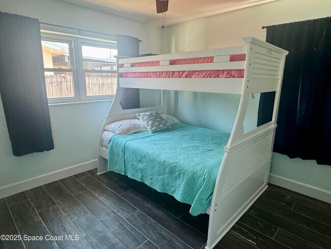 Building Photo - 216 NE 3rd St