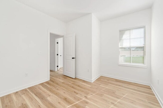 Building Photo - 2159 E Elk Rdg Ave