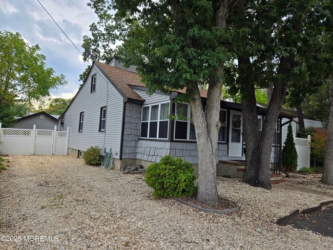 Building Photo - 40 Red Wing Ave