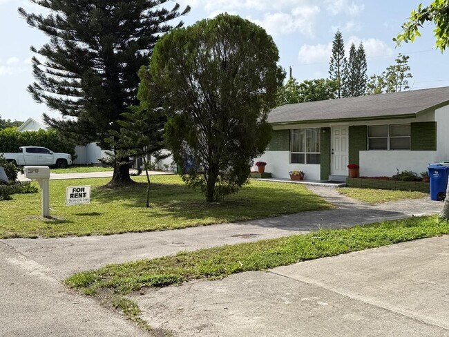 Building Photo - 6328 SW 20th St