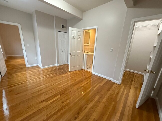 Building Photo - 15 Adams St