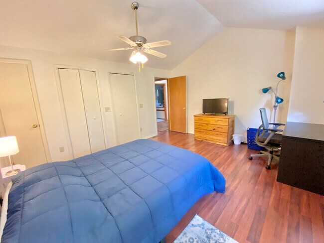 Building Photo - 1375 Rydalmount Rd