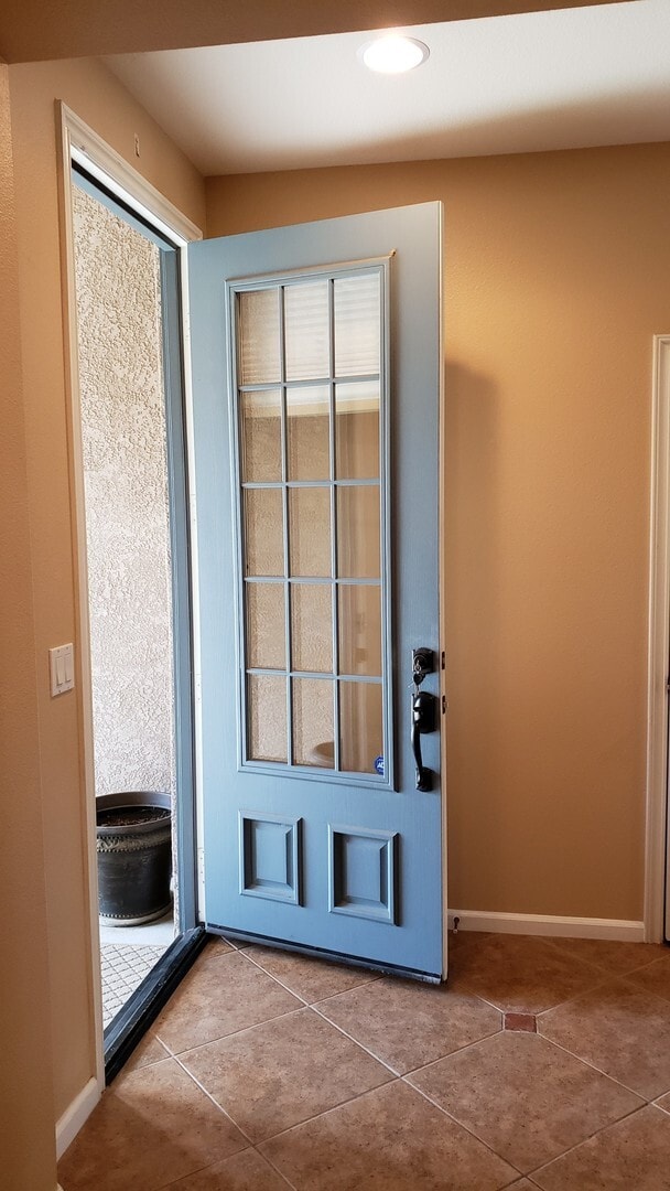 Building Photo - Beautiful Traditions Single Story Home is Centrally Located Near Shopping/101 Frwy