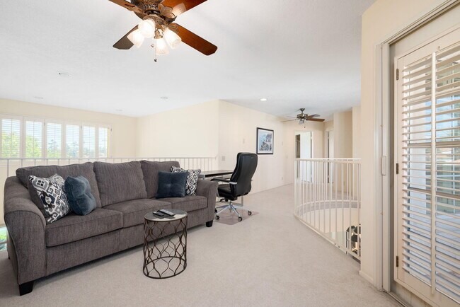 Building Photo - 260 Vista Royale Cir E