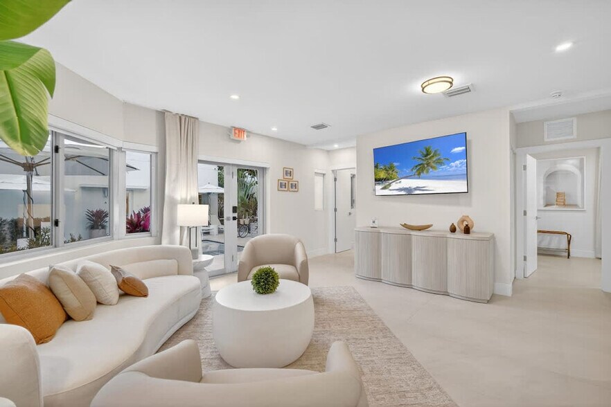 Building Photo - 8109 Harding Ave