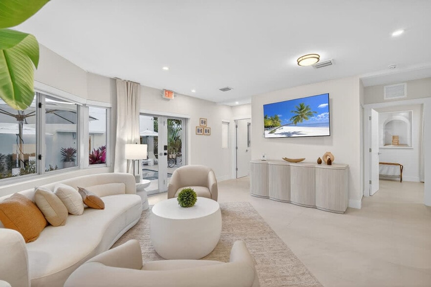 Building Photo - 8111 Harding Ave