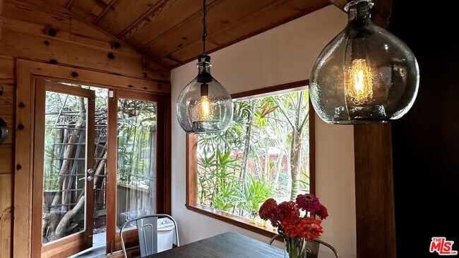 Building Photo - 3617 Maplewood Ave