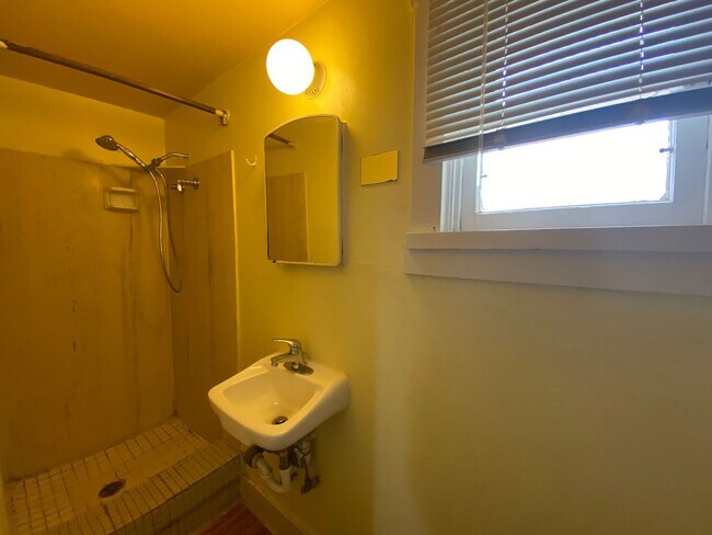 Building Photo - ar2601s