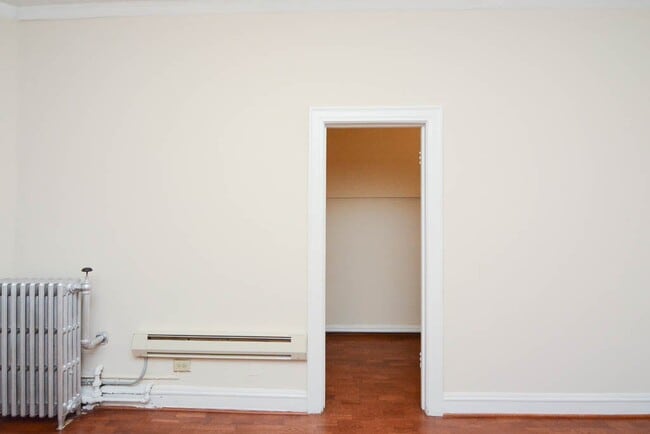 Building Photo - 4650 N Paulina St