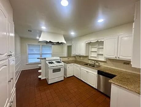 Building Photo - 4124 Benmar St