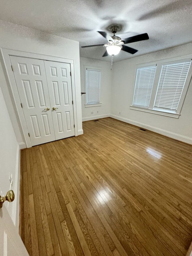 Building Photo - OAKLETTE