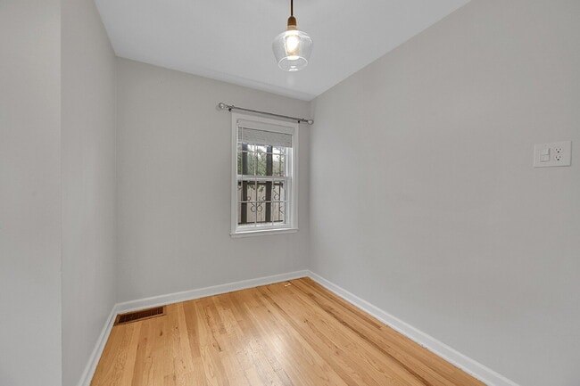 Building Photo - $2,695 - 3 Bed, 1 Bath Updated Home in Den...