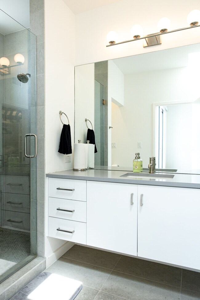 Building Photo - 507 S Park Dr