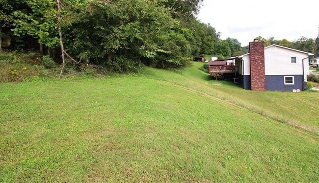 Building Photo - Beautiful Mid Entry Home in a Quiet Neighborhood