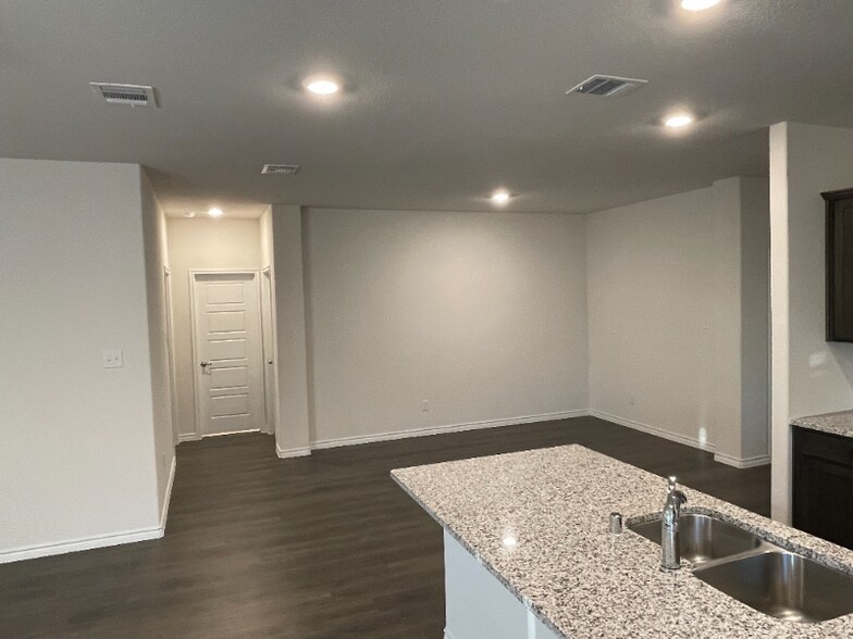 Building Photo - 759 Philadelphia St