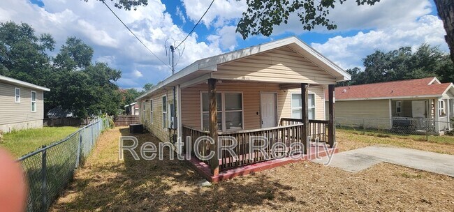 Building Photo - 3805 Carraway St