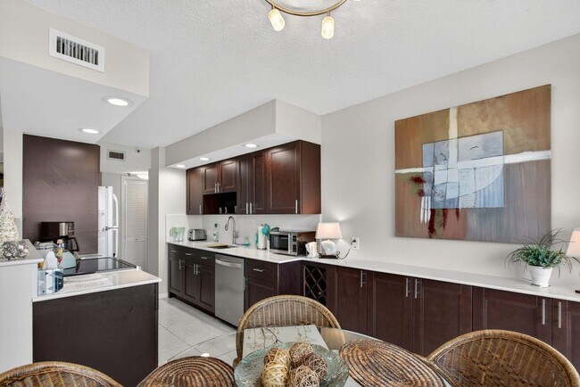 Building Photo - 1500 N Ocean Blvd