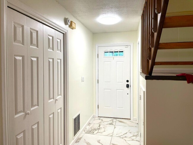 Building Photo - 12 Sunstone Dr