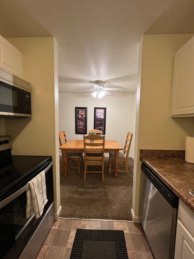 Building Photo - 3106 Village Ct