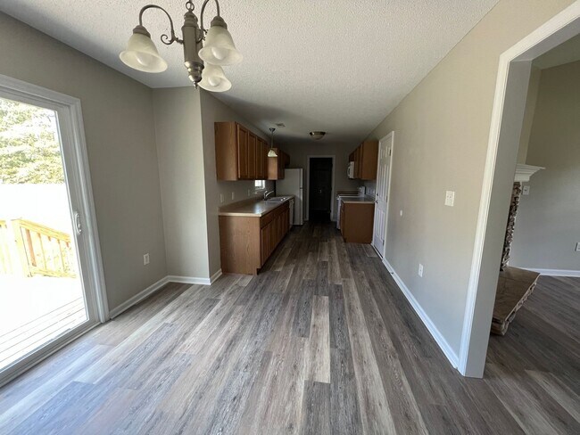 Building Photo - Charming three bedroom two bath home that is located close to MCAS New River and Stone Bay. Just ...