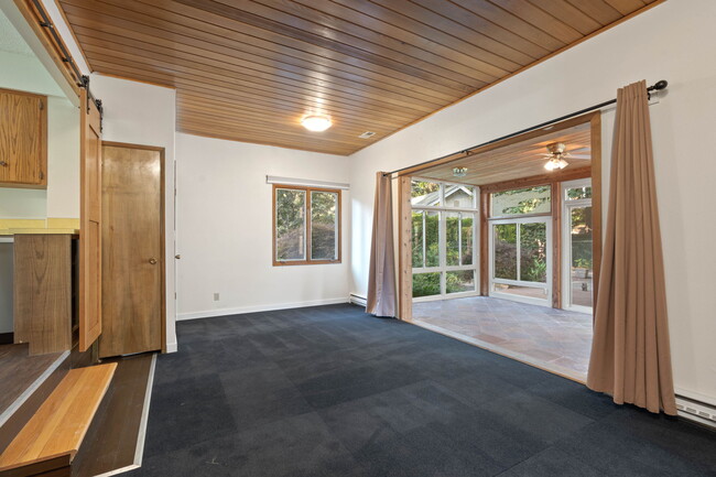 Building Photo - 10181 N Fairway Dr
