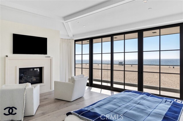 Building Photo - 2428 The Strand