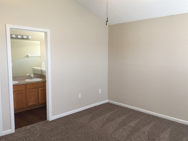 Building Photo - 2735 Creek Ridge Dr