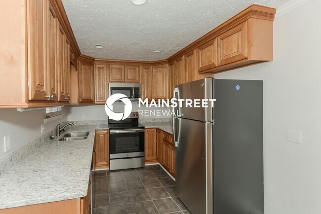 Building Photo - 4 Bedroom Pet-Friendly Home in Hendersonville, TN with Main Street Renewal