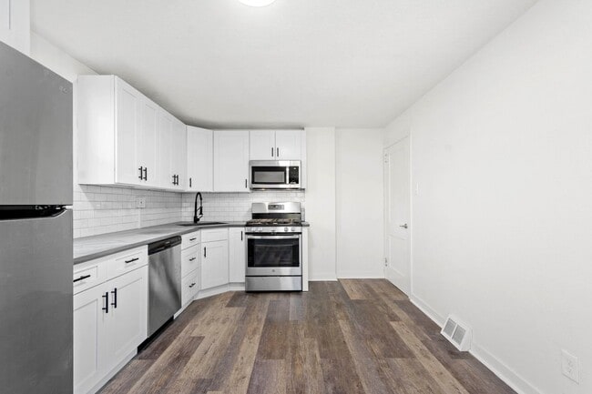 Building Photo - AVAILABLE JULY 1ST! ABSOLUTELY GORGEOUS & RENOVATED 2 bedroom in CASTLE SHANNON!