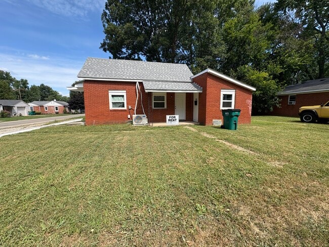 Primary Photo - 801 Hurricane St