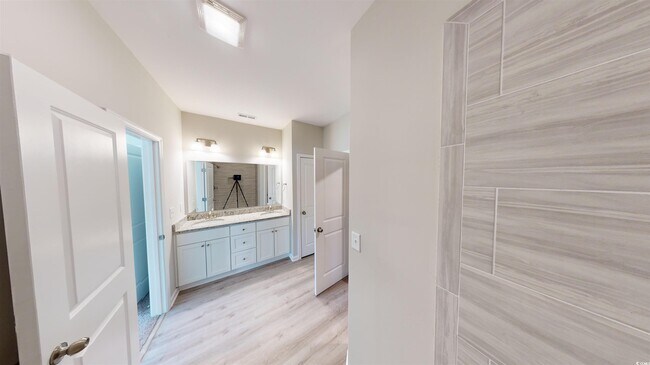 Building Photo - 86 Racquet Club Dr