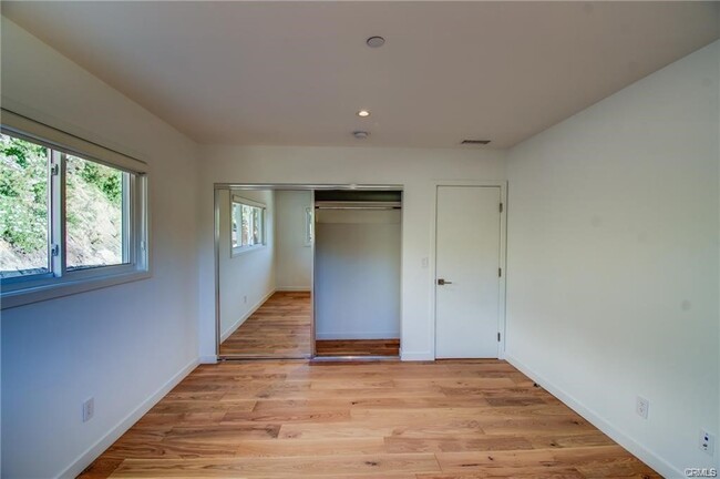 Building Photo - 2880 Chateau Way
