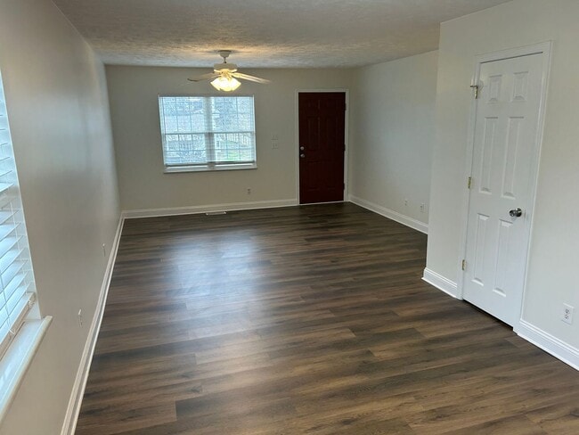 Building Photo - Now available:  Three bedroom, 1.5 bath home in Maryville City