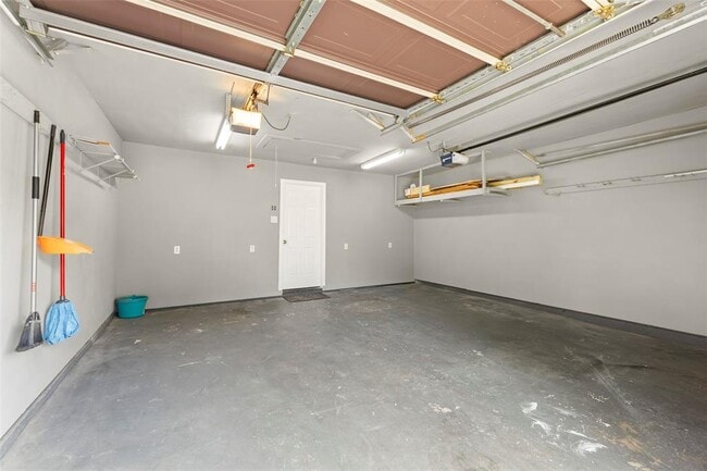 Building Photo - 419 Capehill Dr