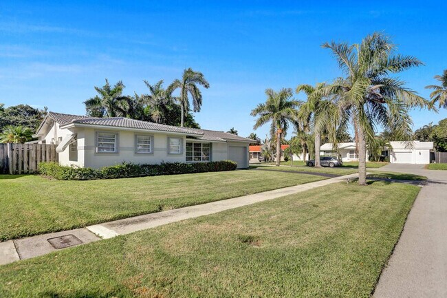 Building Photo - 2600 NE 52nd Ct