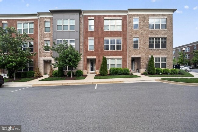 Building Photo - 5303 Greenwich Cir