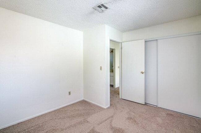 Building Photo - 2-story Home with 4 Bedrooms in the Northeast Area
