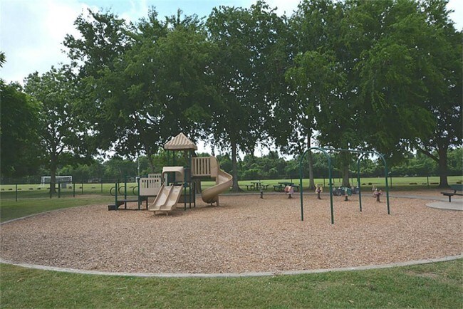 Building Photo - 1611 Winston Homestead Dr