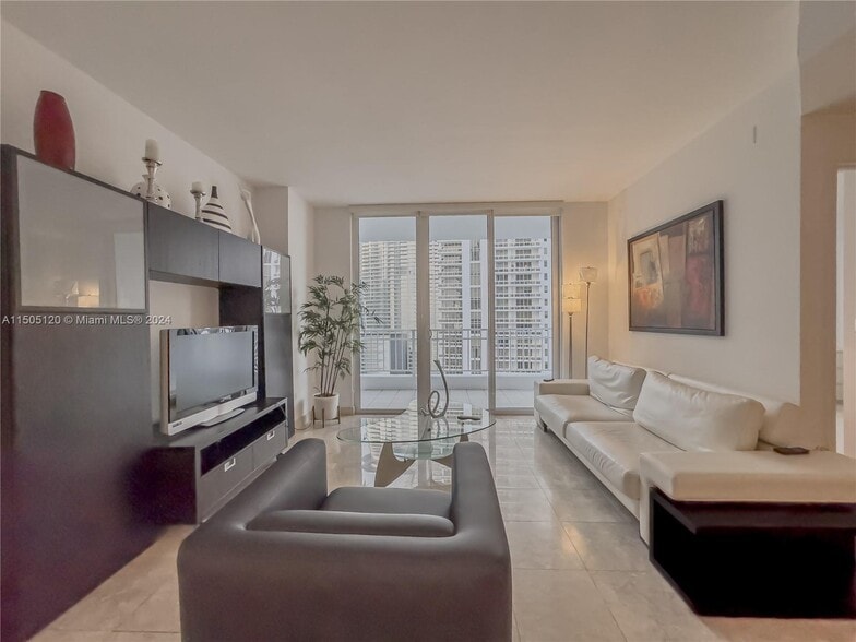 Building Photo - 801 Brickell Key Blvd