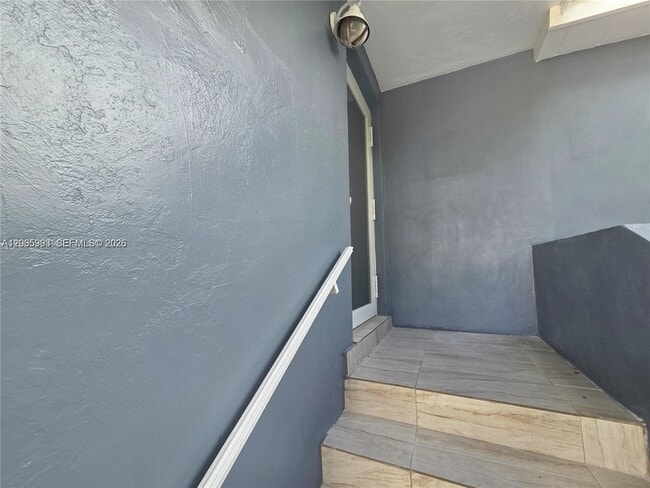 Building Photo - 6240 SW 21st St