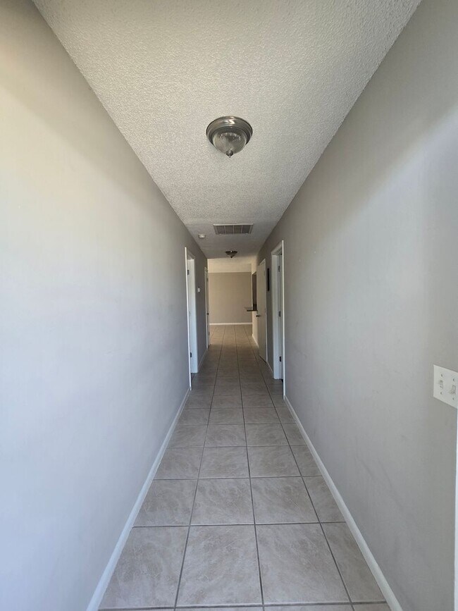 Building Photo - Condo for rent