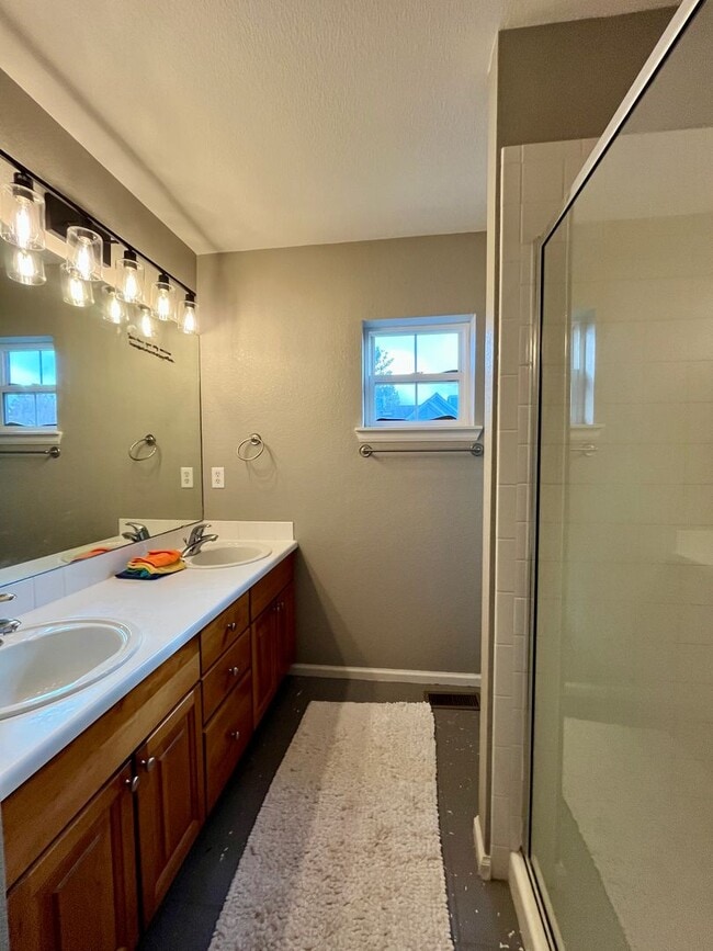 Building Photo - 2231 Watersong Cir