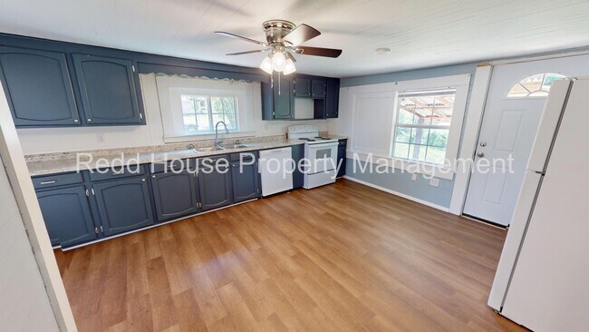 Building Photo - 103 Watkins St