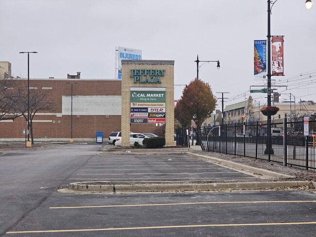 Building Photo - 7203 S Yates Blvd