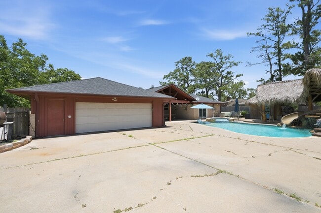 Building Photo - 2607 Brom-Bones Dr
