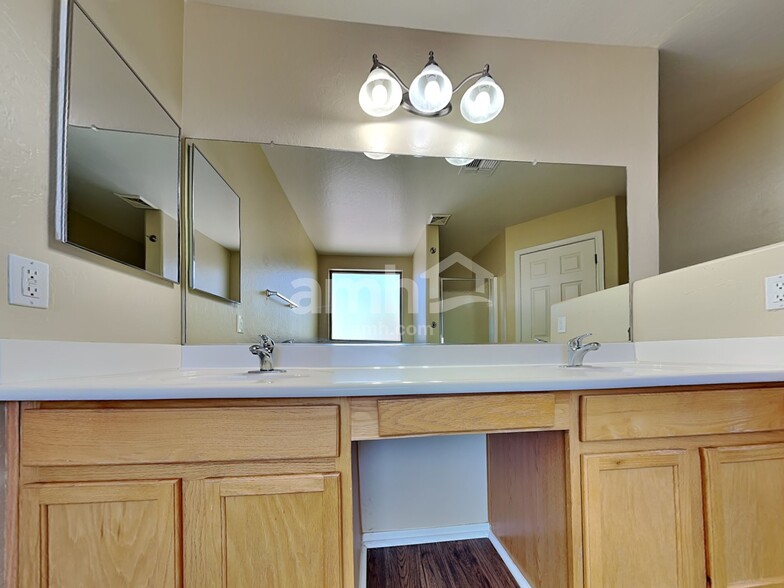 Building Photo - 33055 N Madison Way Dr