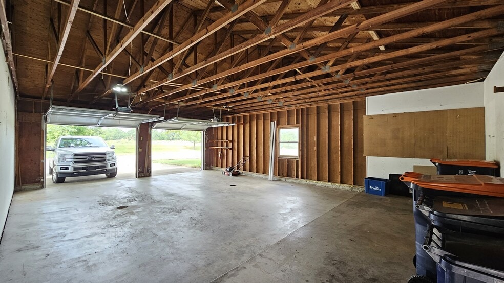 Building Photo - 680 Wildwood Dr