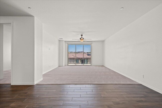 Building Photo - Fabulous Home with NexGen Sutie!