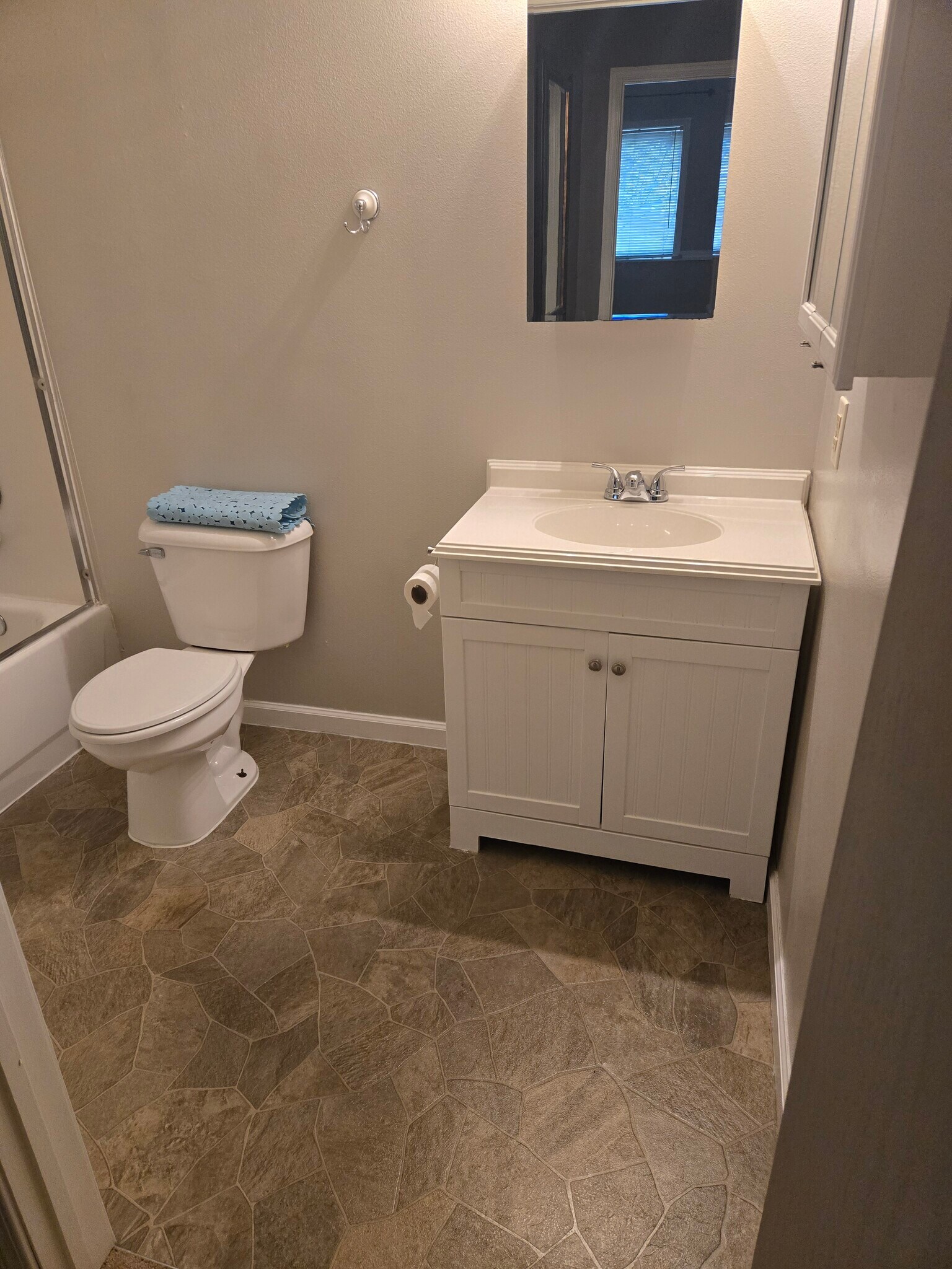 Building Photo - 616 Laurel Dr